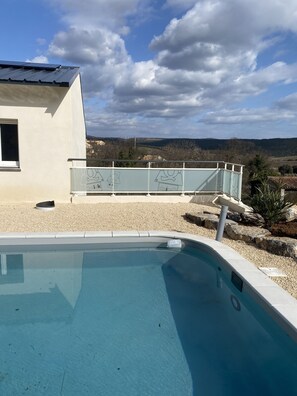 A heated pool - Villa between sea and mountains, 25 minutes from beaches and lakes (Roquessels)