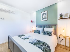 1 bedroom, travel cot, WiFi, bed sheets