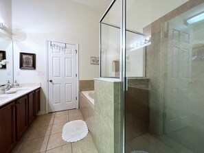 House, 4 Bedrooms | Bathroom - Cozy 4 Bed 3 Bath Pool Hm With Game Room-4450np 4 Bedroom Home by RedAwning (Kissimmee)