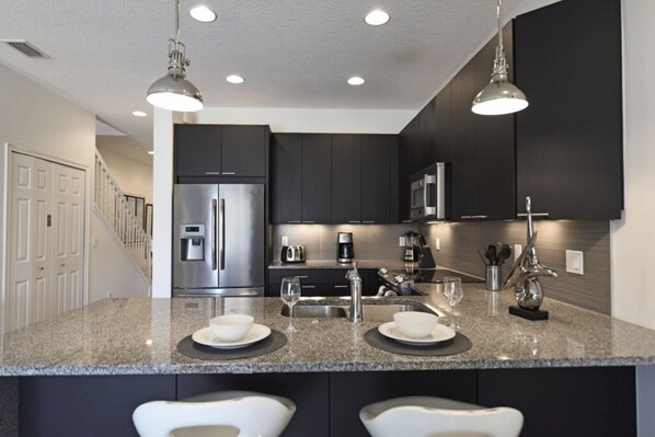 Townhome, 3 Bedrooms | Private kitchen