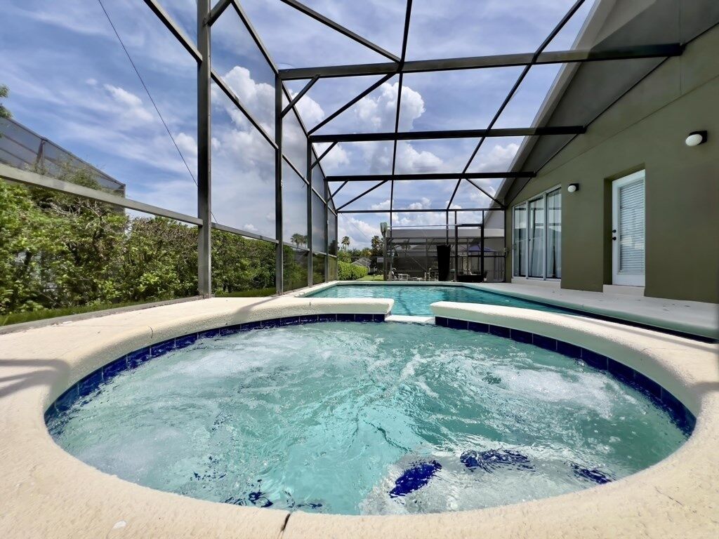 Huvila, 4 makuuhuonetta | Uima-allas | Lämmitetty uima-allas