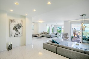 Villa Deluxe | Vardagsrum