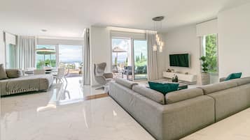 Deluxe Villa | Living area