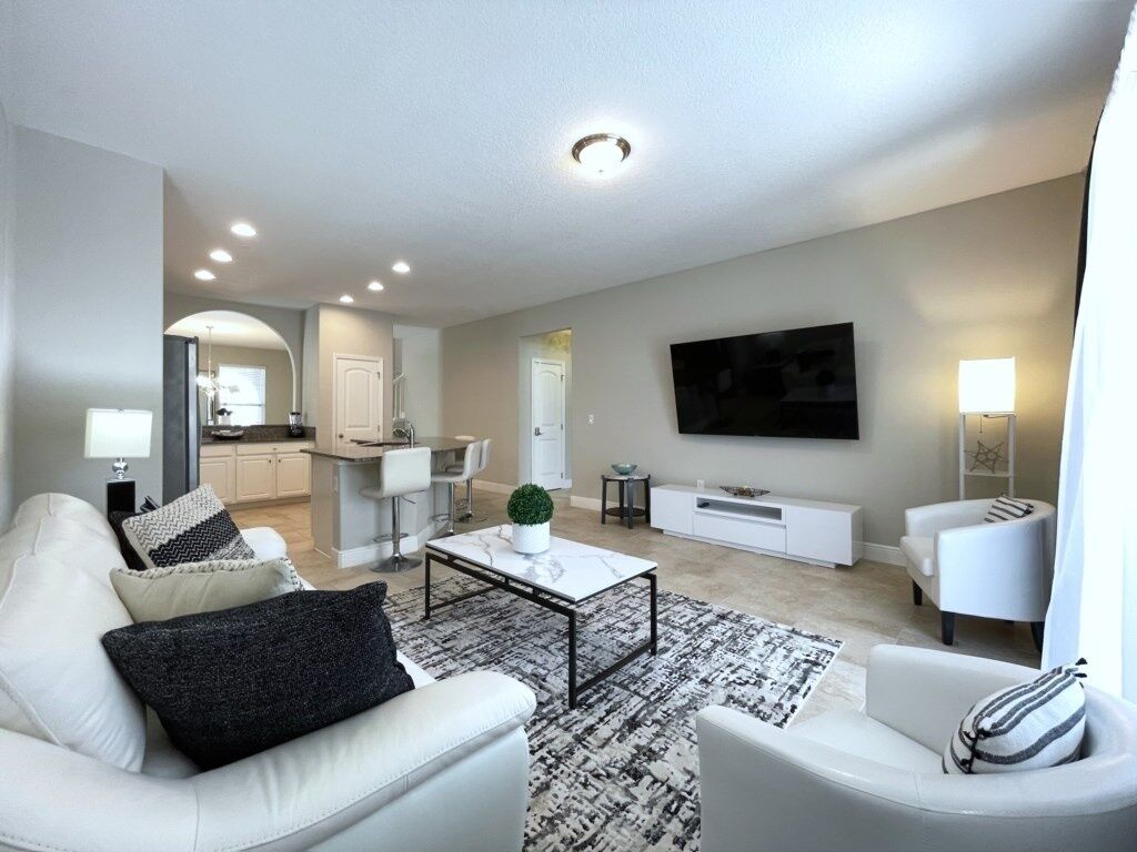 House, 5 Bedrooms | Living area