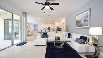 House, 6 Bedrooms | Living area