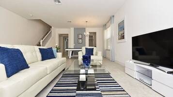 House, 6 Bedrooms | Living area