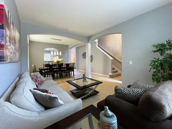 Maison, 6 chambres | Coin séjour