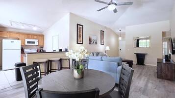 House, 3 Bedrooms | Dining