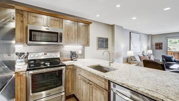 Condo, 2 Bedrooms | Private kitchen | Fridge, oven, coffee/tea maker, electric kettle