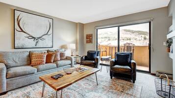 Condo, 2 Bedrooms | Living area