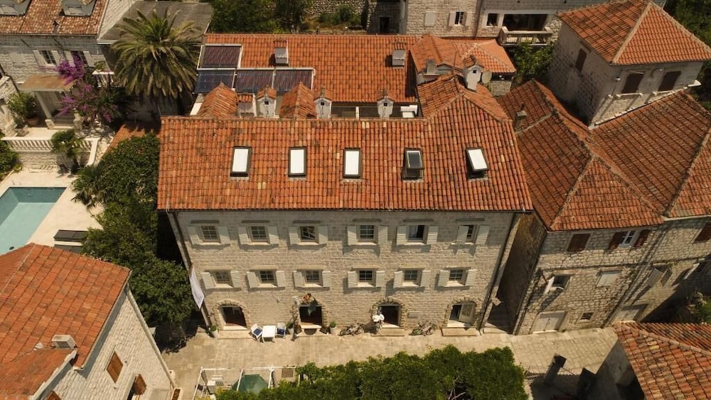 Vila Perast image