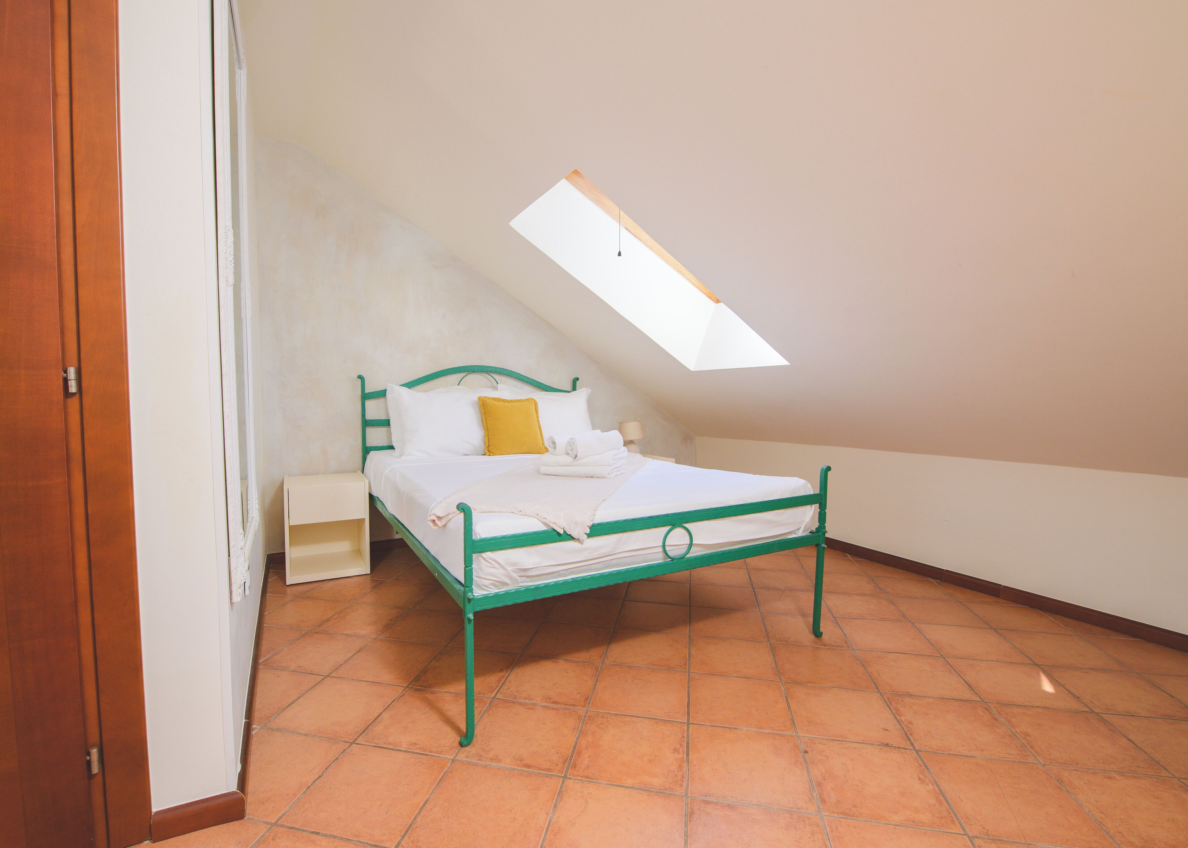 Triple Attic Room | Free WiFi, bed sheets, wheelchair access