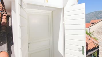 Triple Attic Room | Wi-Fi de cortesia, acesso para cadeiras de rodas