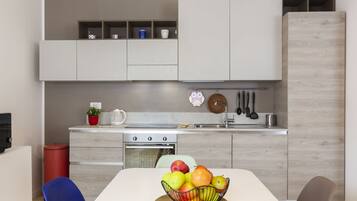 Apartament superior | Cuina privada | Frigorífic gran, microones, forn i placa de cuina
