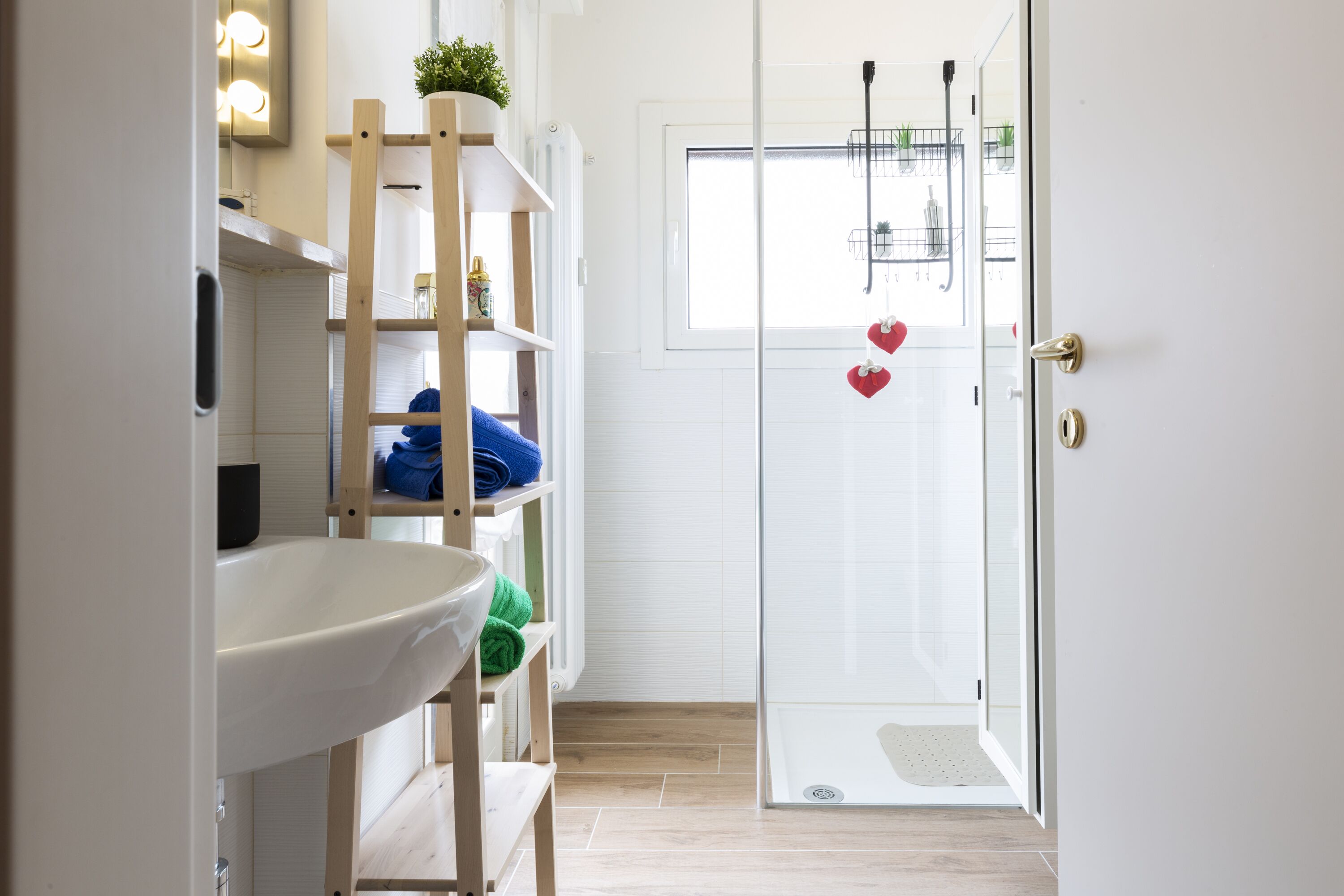 Apartamento superior | Banheiro | Chuveiro, chuveiro com efeito de chuva, secador de cabelo, bidê