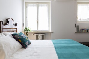 Apartamento superior | 2 dormitorios, edredones de plumas, mobiliario individual