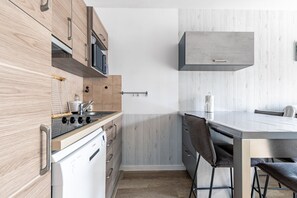 Fridge, microwave, dishwasher, coffee/tea maker