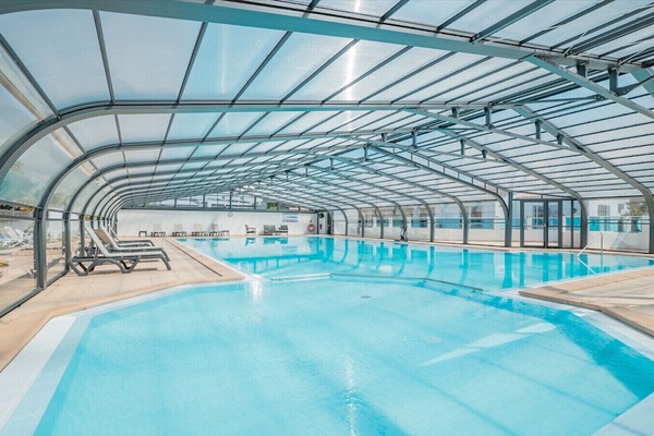 Een verwarmd zwembad