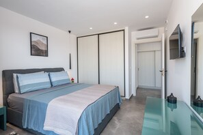 2 bedrooms, Egyptian cotton sheets, premium bedding, down comforters