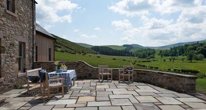 HOUSEDON HAUGH - a rural home in Northumberland, sleeping 9+2