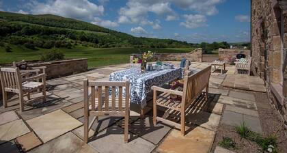 HOUSEDON HAUGH - a rural home in Northumberland, sleeping 9+2