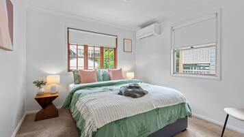 4 bedrooms, iron/ironing board, travel crib, free WiFi