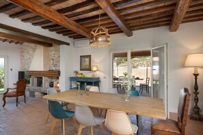 Exclusive Villa | 5 bedrooms, individually furnished, iron/ironing board
