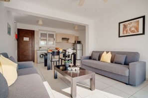 TV - Apartment Katy Summar (Ayia Napa)