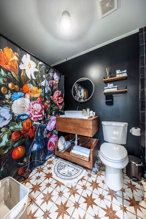 淋浴设施、吹风机、毛巾