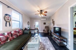 TV, offices - 5min to Bishop Arts - Stay at Meadow House (Dallas)