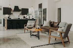 Smart TV, fireplace, books, stereo