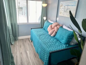2 bedrooms, iron/ironing board, travel cot, WiFi