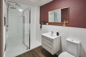 淋浴設備、風筒、提供毛巾、番梘