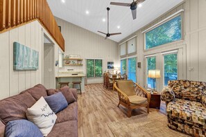 TV, table football - Hummingbird Haven on Lake Gaston| 3 Night Minimum Peak Season! (Macon)