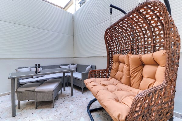 Comfort Double Room | Terrace/patio - AboV Athens (Athens)