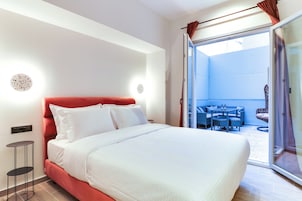 Egyptian cotton sheets, premium bedding, minibar, in-room safe