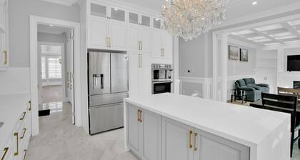 Lake Ontario Stylish Family-friendly House