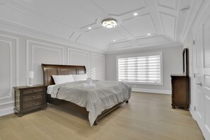 4 bedrooms, iron/ironing board, free WiFi, bed sheets