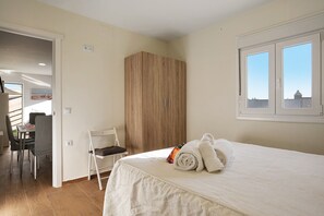 3 bedrooms, iron/ironing board, free WiFi, bed sheets