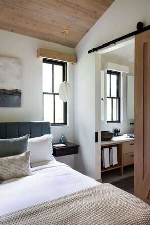 2 bedrooms, iron/ironing board, WiFi, bed sheets - Modern Luxury Barn in an Organic Farm Garden OMG! (Healdsburg)