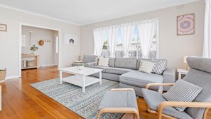 Living area - Berkley Beach House - Safety Beach (Safety Beach)