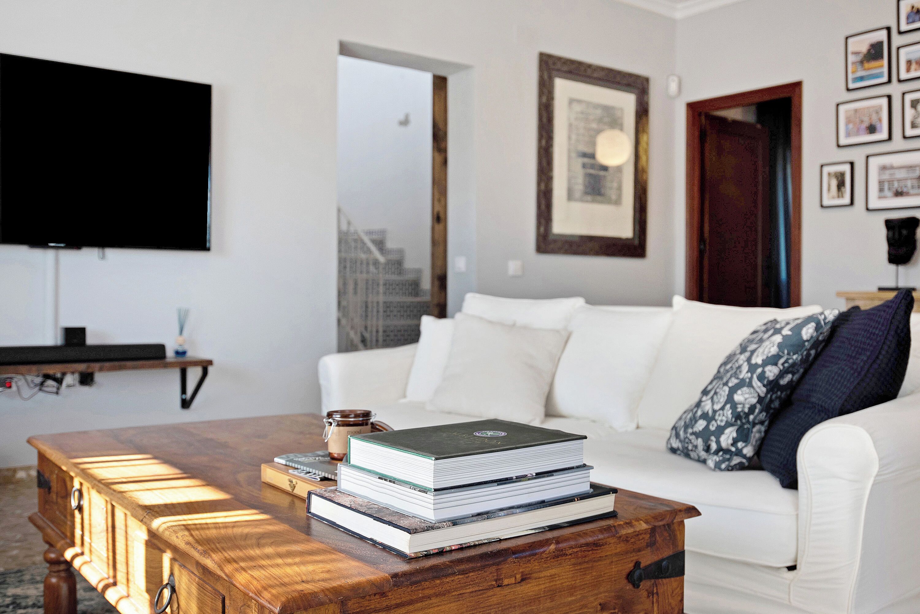 Télévision, cheminée