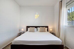 6 slaapkamers, een strijkplank/strijkijzer, gratis wifi, beddengoed