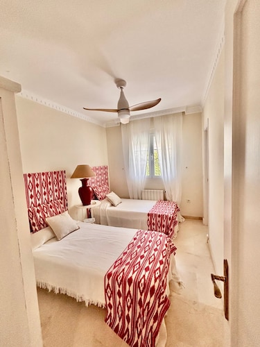 Villa 'Olmo Tree' with Private Pool, Perfect for Families and Couples