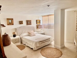 7 bedrooms, iron/ironing board, free WiFi, bed sheets - Villa 'Olmo Tree' with Private Pool, Wi-Fi, and Air Conditioning (Puerto de santa maria)