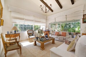 Télévision, cheminée