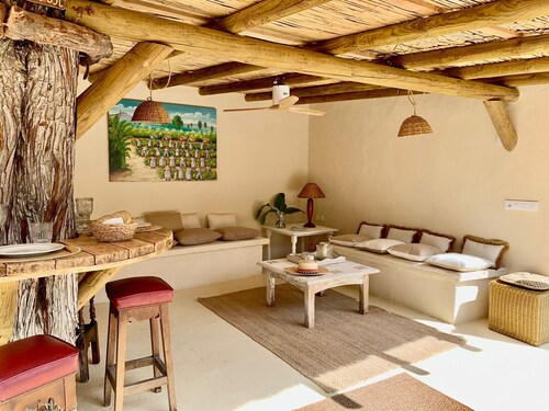 Villa 'Olmo Tree' avec piscine privée, Wi-Fi et climatisation