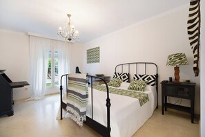 7 bedrooms, iron/ironing board, free WiFi, bed sheets