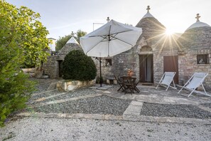 Outdoor dining - Villa 'Trullo Relax' with Private Terrace, Wi-Fi and Air Conditioning (Monopoli)