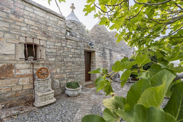 Exterior - Villa 'Trullo Relax' with Private Terrace, Wi-Fi and Air Conditioning (Monopoli)